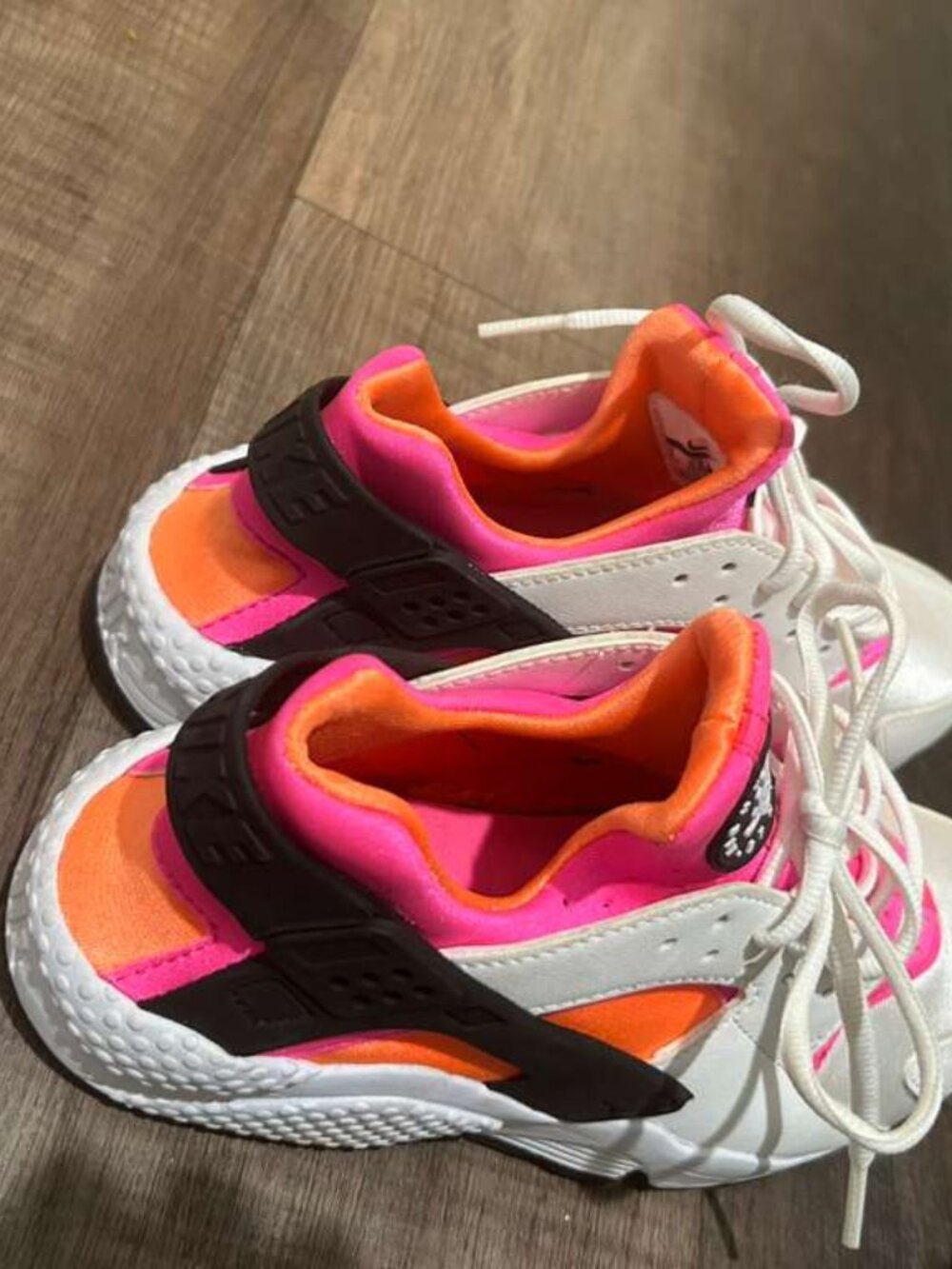New Nike Air Huarache Sneakers White Pink Orange Women’s Shoes Like New - Picture 5 of 5
